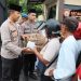 Berkah Ramadhan, Kapolres Kediri Kota Bagikan Takjil Gratis Kepada Warga