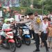 Polres Blitar Kota Kembali Bagikan Takjil Gratis Kali ini di Sekitar TMP Raden Wijaya Blitar