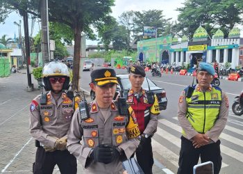 Polisi Atur Lalu Lintas di Titik Rawan, Pastikan di Wilayah Hukum Polres Kediri Kota Lancar Tanpa Kemacetan