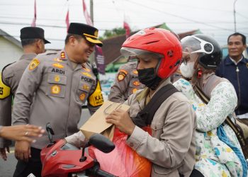 Kapolres Jombang Turun Langsung Pantau Arus Lalin di Jalur Arteri Bandar Kedungmulyo Menuju Simpang Tiga Bangjuri