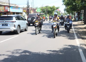Pantau Arus Lalu Lintas Pasca Lebaran Hari Keempat, Kapolres Kediri Kota Turun Langsung Sapa Pemudik