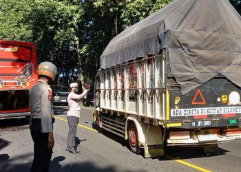 Pos Terpadu Adipura Tabanan Sigap Bantu Bus Mogok, Arus Lalu Lintas Kembali Lancar