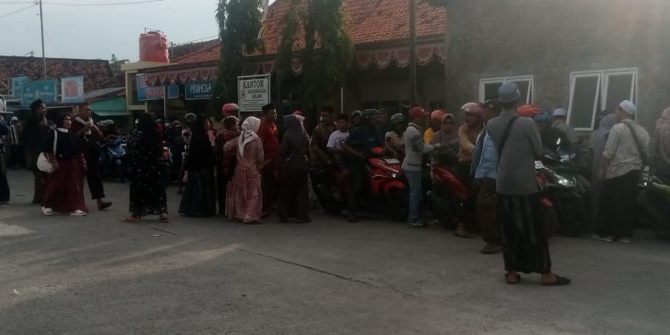 Ojek merajalela di kadilangu demak ,,,aparat polri terdiam adanya ojek tanpa ijin di kadilangu demak,
