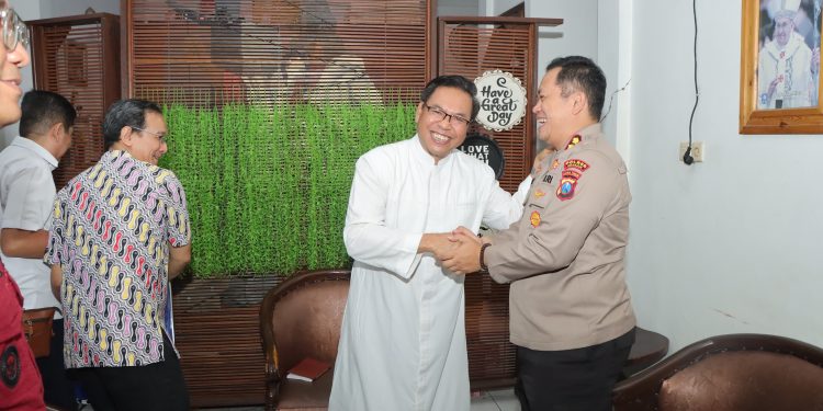 Kapolres Nganjuk Hadiri dan Beri Sambutan Saat Pengamanan Ibadah Paskah di Gereja Paroki Santo Paulus Nganjuk