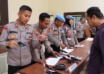 Cegah Penyalahgunaan, Wakapolres Jombang Pimpin Langsung Pemeriksaan Senpi dan Amunisi