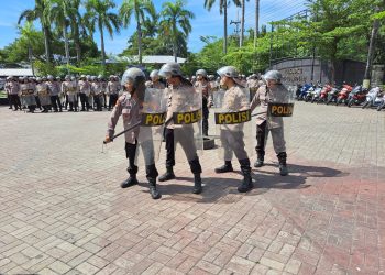 Polres Nganjuk Cek Kesiapan Personel dan peralatan Dalmas Sambut Hari Buruh 2025