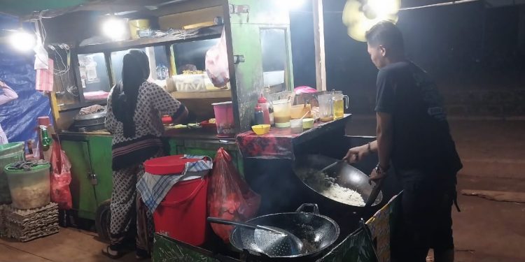 ” Kuliner Kaki Lima Taman Kota Saumlaki, Nadi Ekonomi Tanimbar yang terus Berdenyut”