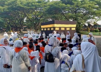 Edukasi Di Ruang Terbuka, TK Kartika Kodim 0808 Bersama Kemenag Kenalkan Tata Cara Ibadah Haji