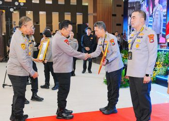 Bukti Nyata Dukung Asta Cita, SDM Polda Jatim Diganjar Berbagai Penghargaan