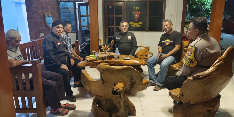 Kapolsek Nganjuk Kota Sambangi Padepokan PSHT, Bangun Sinergi Lewat Program Soko Guru