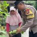 Dukung Ketahanan Pangan, Bhabinkamtibmas Desa Senjayan Pantau Pekarangan Bergizi Warga