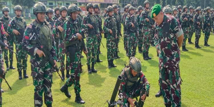 Danrem 081/DSJ Pimpin Riksiap Ops Pelepasan Latpratugas Satgas Pamtas RI – PNG Yonif 511/DY Blitar
