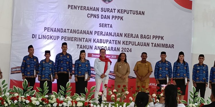 Serahkan SK 667 CPNS & PPPK , Wabup KKT dr.Yuliana Ch.Ratuanak, berpesan begini!