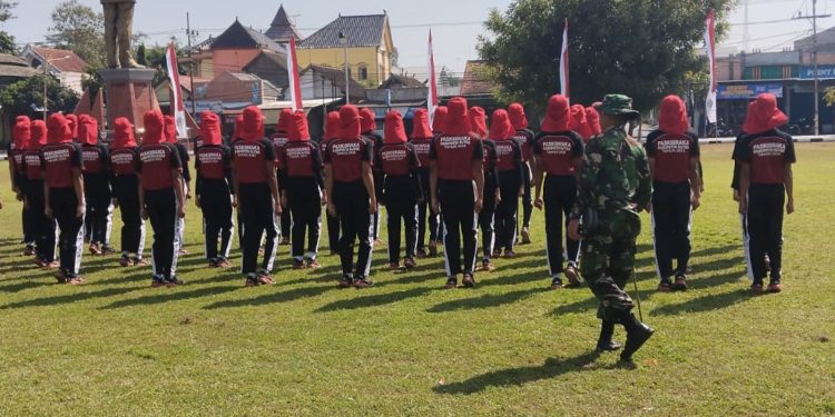 Jelang HUT RI Ke-80, TNI-Polri Matangkan Latihan Pasukan Pengibar Bendera Pusaka Kabupaten Blitar