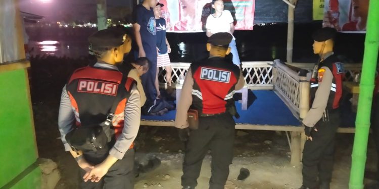 Polres Kediri Kota Rutin Gelar Patroli Dinihari, Temukan Miras Dan Pelajar SMP Yang Masih Nongkrong.Kasat Samapta: Beri Edukasi Bukan Sanksi!!