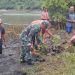 Babinsa Desa Wates, Pramuka Dan Warga Bersatu Lestarikan Alam Dengan Menanam Mangrove