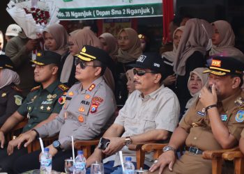 Meriah! Ribuan Pelajar SMP Nganjuk Ikuti Karnaval dan Pawai Budaya HUT RI ke-80