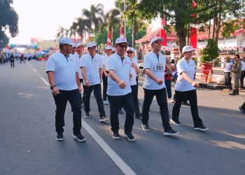 Rangkaian Kegiatan HUT RI Ke 80, Dandim 0808 Beserta Forkopimda Kota Blitar Semarakkan Lomba Baris Berbaris Antar Instansi