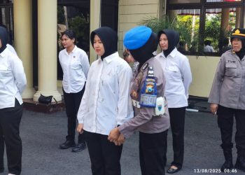 Pemeriksaan Polwan Polres Nganjuk: Seragam Rapi, Medsos Aman, HP Bebas Judol