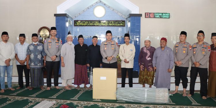Kapolres Nganjuk Safari Jumat di Masjid Al-Muttaqien, Sosialisasikan Layanan Hotline dan Lapor Kapolres