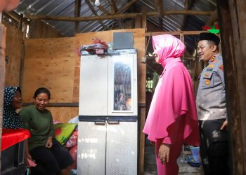 Kapolres Jombang dan Ketua Bhayangkari Cabang Lakukan Anjangsana dalam Rangka Hari Kesatuan Gerak Bhayangkari ke-73