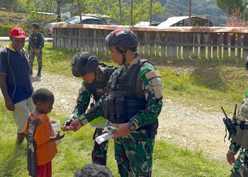 Satgas Yonif 511/DY Melaksanakan Anjangsana ke kantor Lembaga Masyarakat Adat (LMA)