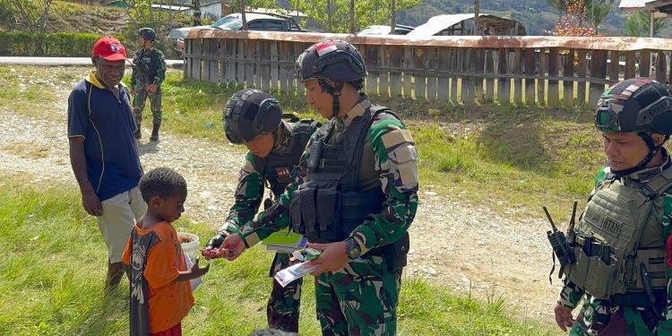 Satgas Yonif 511/DY Melaksanakan Anjangsana ke kantor Lembaga Masyarakat Adat (LMA)
