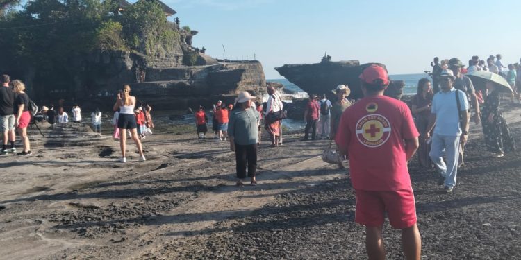 Kunjungan Wisatawan Ke Tanah Lot Mencapai 28.771