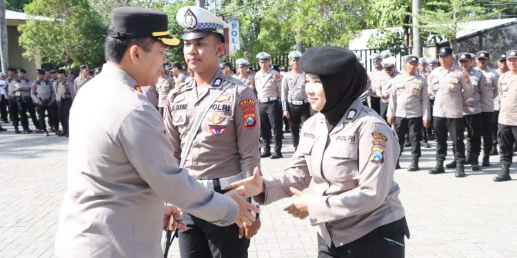 Kapolres Nganjuk Berangkatkan Anggota Umroh sebagai Bentuk Reward