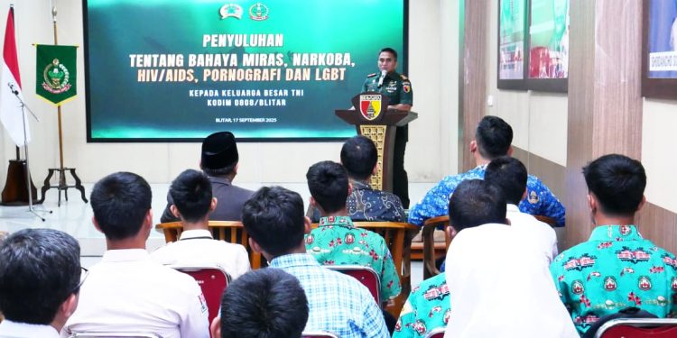 Gelar Penyuluhan Dan pemeriksaan Kesehatan, Kodim 0808 Sosialisasi Bahaya Miras, Narkoba, HIV/AIDS, Pornografi Dan LGBT Kepada Keluarga TNI