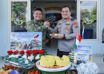 Moment HUT TNI ke 80, Kapolres Jombang Beri Kejutan kepada Kodim 0814 Jombang dan Sat Radar 222 Ploso Jombang