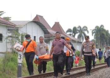 (S), Perempuan (56 Tahun), Warga Desa Sawentar Kecamatan Kanigoro Kabupaten Blitar Mengakhiri Hidupnya di Perlintasan Kereta Api