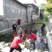 Babinsa Sukorejo Gotong Royong Bersama Warga Buat Tanggul Penahan Abrasi Di Sungai Kepanjenkidul