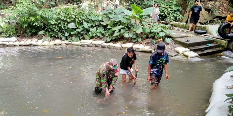 Babinsa Bendowulung Ajak Warga, Jaga Kebersihan Dan Kelestarian Sumber Mata Air