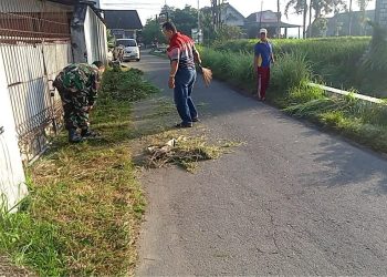 Ciptakan Lingkungan Bersih, Babinsa Bersama Masyarakat Laksanakan Karya Bhakti