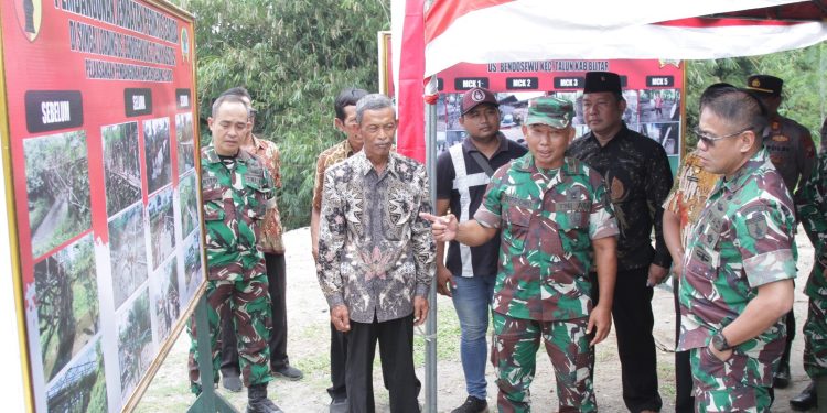 Monitoring Dan Evaluasi Aster Kasdam V/Brawijaya, Tinjau Jembatan Perintis Garuda Di Wilayah Kodim 0808/Blitar