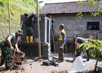 Wujud Kepedulian TNI, Satgas TMMD Ke 127 Bangun MCK Layak Untuk Warga Desa Krisik