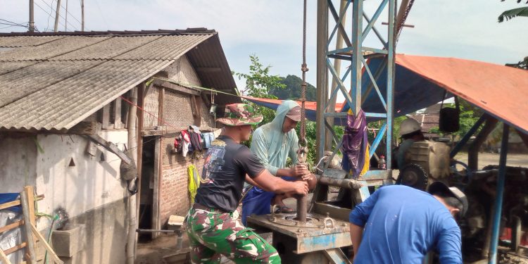 Pastikan Tepat Sasaran, Dansatgas TMMD Evaluasi Teknis Pembangunan Sumur Bor