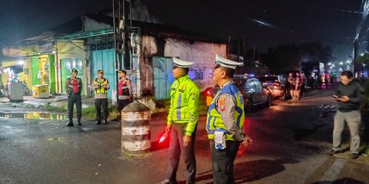Jaga Kondusifitas Malam Hari,Polres Kediri kota Gelar Patroli Skala Besar Jelang Sahur Ramadhan 1447 H