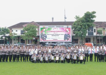 Kapolres Jombang Berikan Penghargaan kepada 15 Personel Berprestasi