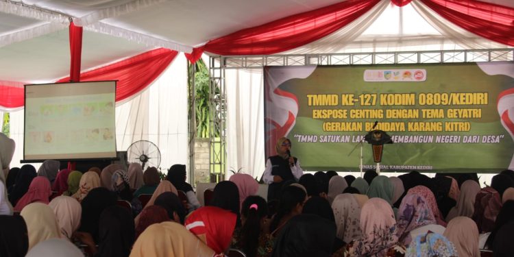 300 Warga di Tiga Kecamatan Terima Sembako dalam TMMD ke-127 Kediri