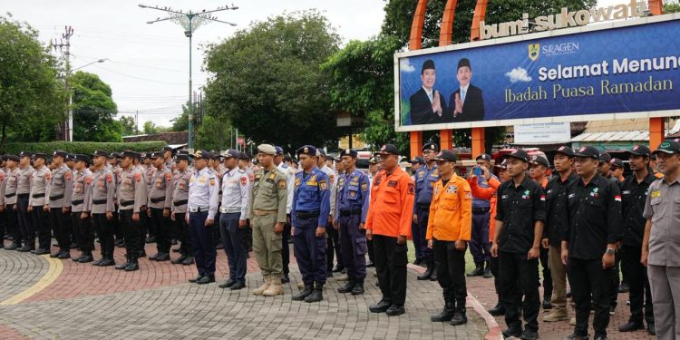 Jaga Ramadan Kondusif, Kapolres Sragen Pimpin Apel Siaga Kamtibmas Libatkan TNI-Polri dan 17 Perguruan Silat