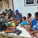 Satgas Pamtas Kewilayahan RI-PNG Yonif 410/Alg Berikan Yankes di Kampung Naikere