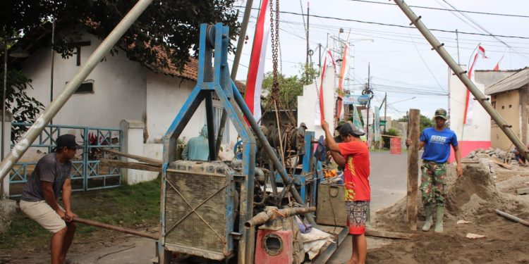 Sumur Bor TMMD di Dusun Templek Kediri Akhirnya Mengeluarkan Air Bersih