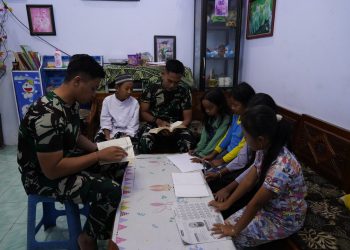 Bangun Generasi, Satgas TMMD Ke 127 Bimbing Belajar Anak-Anak Barurejo