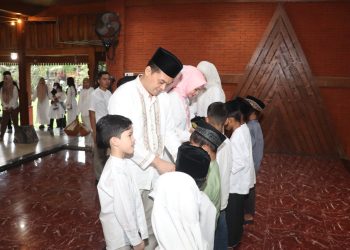 Hangatnya Ramadan, Polres Nganjuk Buka Bersama Yatim Piatu di Pendopo Andaru