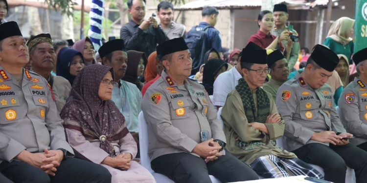 HUT KE-21, POLDA KEPRI GELAR BAKSOS DAN SAFARI RAMADAN DI SEMBULANG GALANG