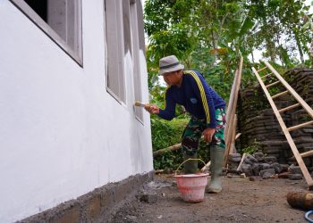 Kejar Target, Satgas TMMD Ke 127 Kodim 0808/Blitar Mulai Tahap Finishing RTLH Mbah Nyatemi