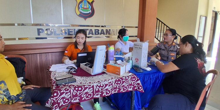 Sinergi Polri dan Kesehatan Puskesmas Tabanan 1 Gelar Screening Kesehatan Gratis di Polsek Tabanan