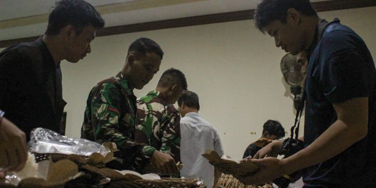Satgas TMMD ke-127 dan Warga Gadungan Buka Puasa Bersama, Perkuat Kemanunggalan TNI-Rakyat